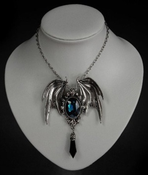 Gothic Kette und Brosche